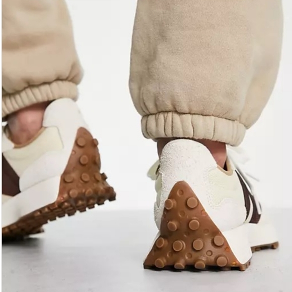 New Balance 327  Size 9 Sneakers Unisex - Picture 4 of 10